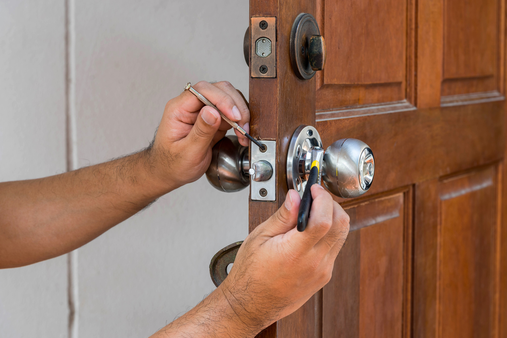 interior doors lock installation